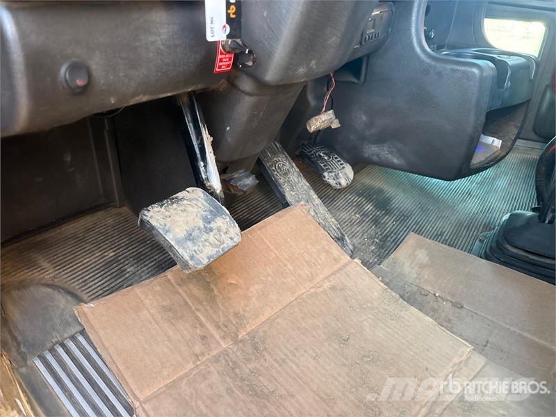 Kenworth C500 8x6 Sleeper Winch Truck Műszaki mentők