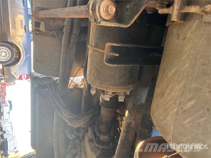 Kenworth C500 8x6 Sleeper Winch Truck Műszaki mentők