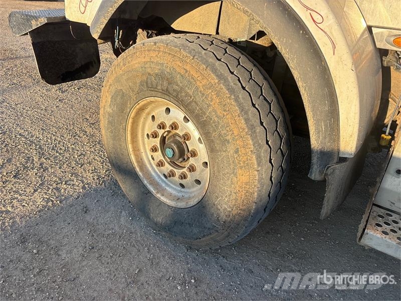 Kenworth C500 8x6 Sleeper Winch Truck Műszaki mentők