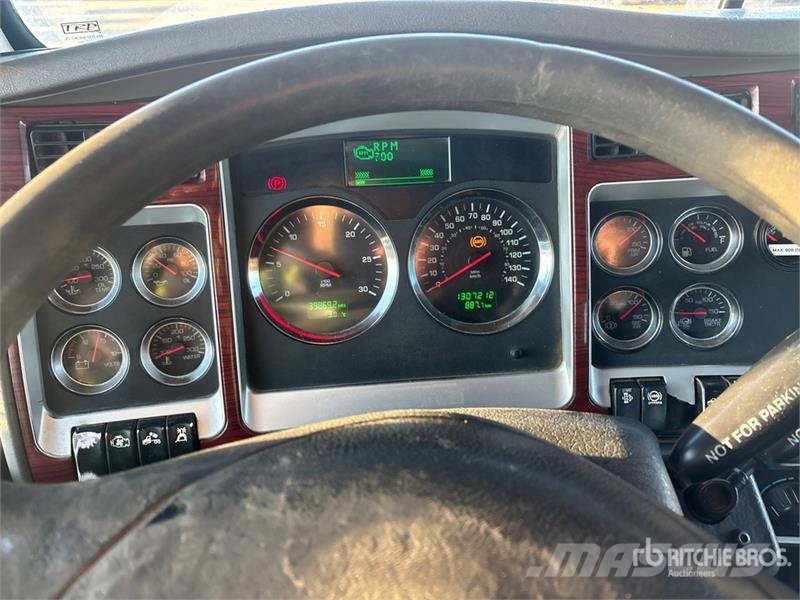 Kenworth C500 8x6 Sleeper Winch Truck Műszaki mentők