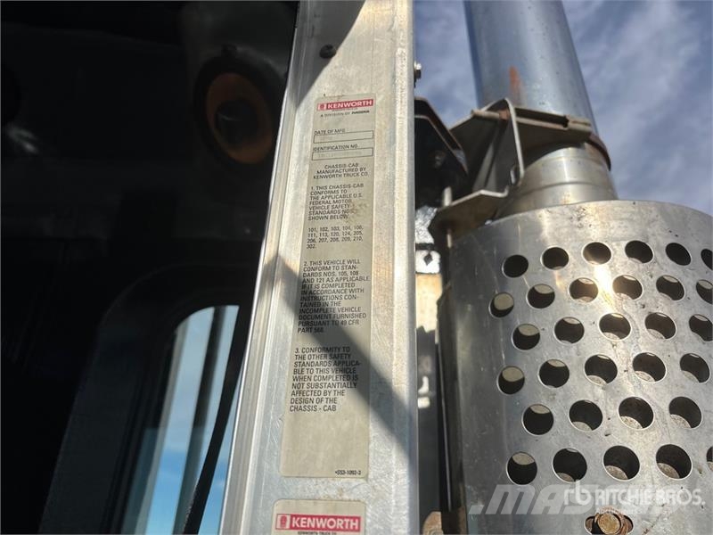 Kenworth C500B Tovornjaki s kesonom/platojem
