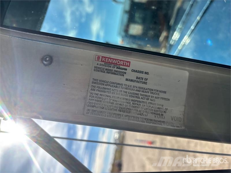 Kenworth C500B Tovornjaki s kesonom/platojem