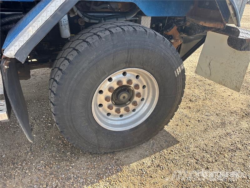 Kenworth C500B Tovornjaki s kesonom/platojem