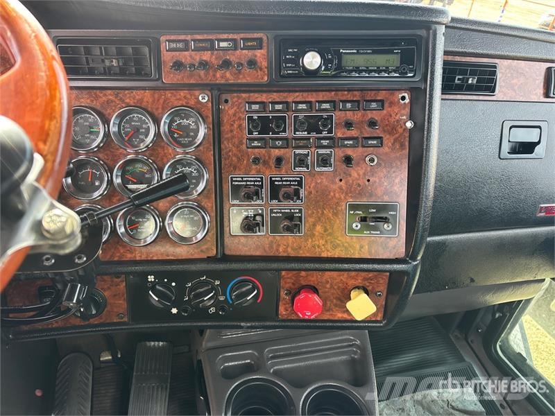 Kenworth C500B Tovornjaki s kesonom/platojem