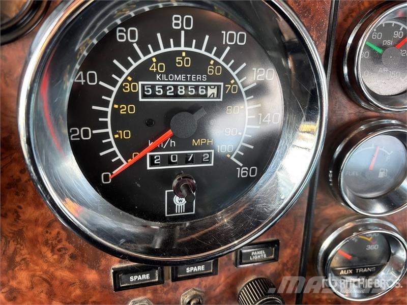 Kenworth C500B Tovornjaki s kesonom/platojem