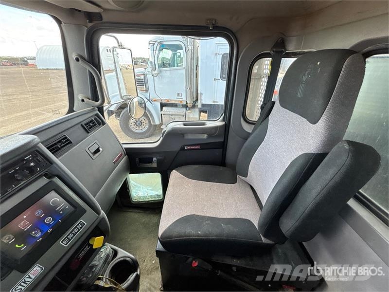 Kenworth Foremost Rival T7 on Kenworth T300 6x4 Vacuum Exc 组合/真空油槽车