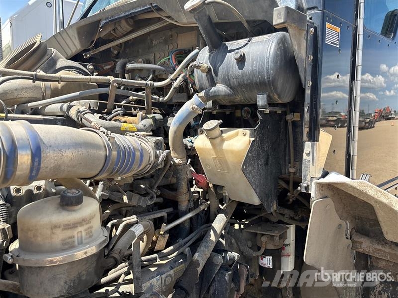 Kenworth Foremost Rival T7 on Kenworth T300 6x4 Vacuum Exc 组合/真空油槽车