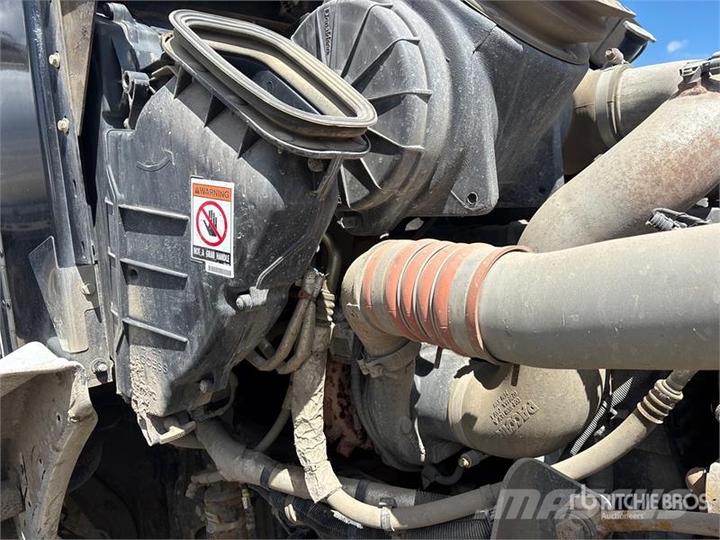 Kenworth Foremost Rival T7 on Kenworth T300 6x4 Vacuum Exc 组合/真空油槽车