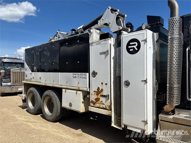 Kenworth Foremost Rival T7 on Kenworth T300 6x4 Vacuum Exc 组合/真空油槽车