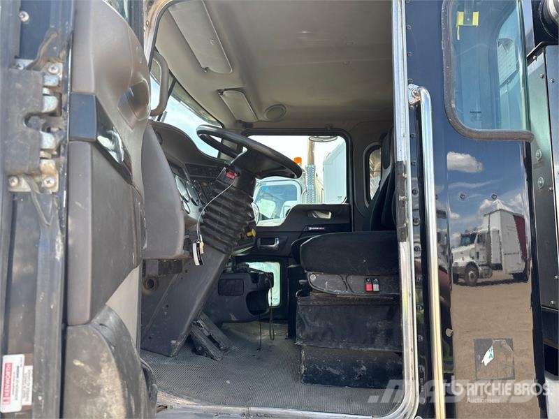 Kenworth Foremost Rival T7 on Kenworth T300 6x4 Vacuum Exc 组合/真空油槽车