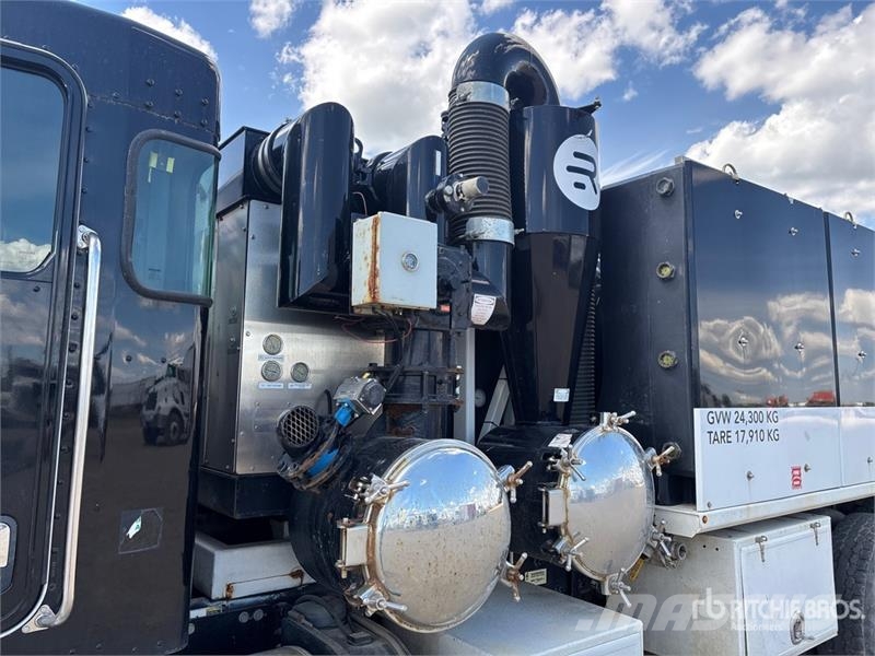 Kenworth Foremost Rival T7 on Kenworth T300 6x4 Vacuum Exc 组合/真空油槽车