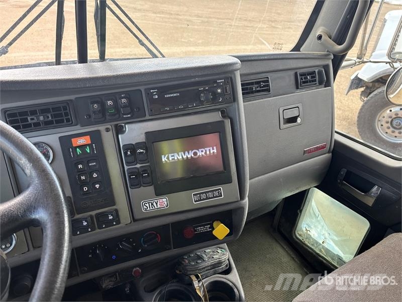 Kenworth Foremost Rival T7 on Kenworth T300 6x4 Vacuum Exc 组合/真空油槽车