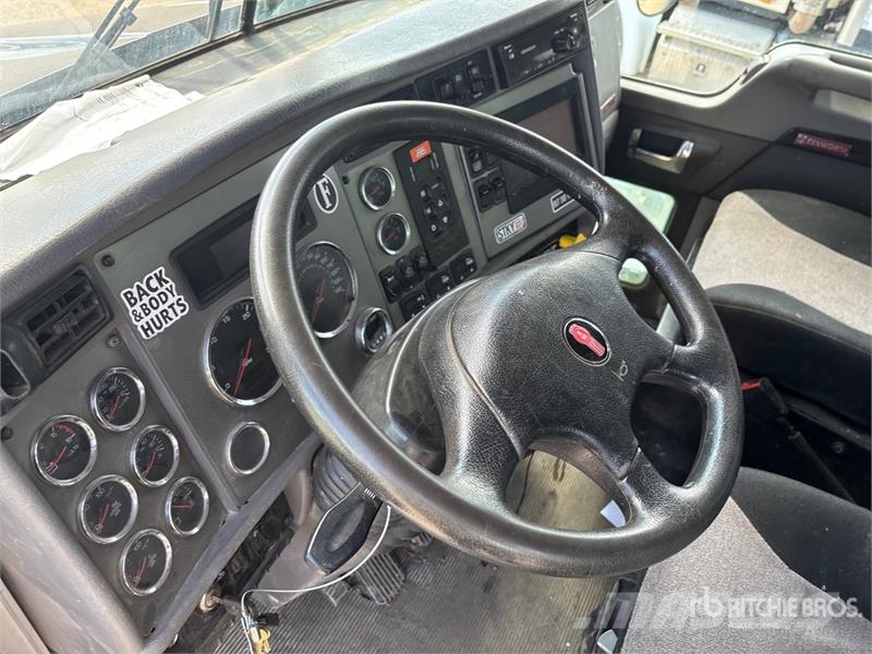 Kenworth Foremost Rival T7 on Kenworth T300 6x4 Vacuum Exc 组合/真空油槽车