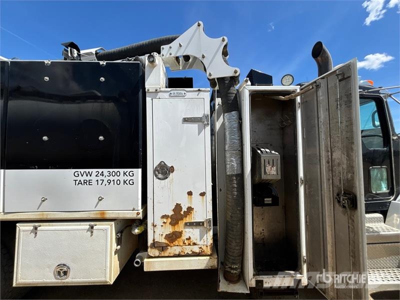 Kenworth Foremost Rival T7 on Kenworth T300 6x4 Vacuum Exc 组合/真空油槽车