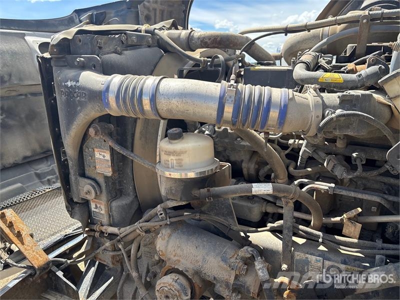 Kenworth Foremost Rival T7 on Kenworth T300 6x4 Vacuum Exc 组合/真空油槽车