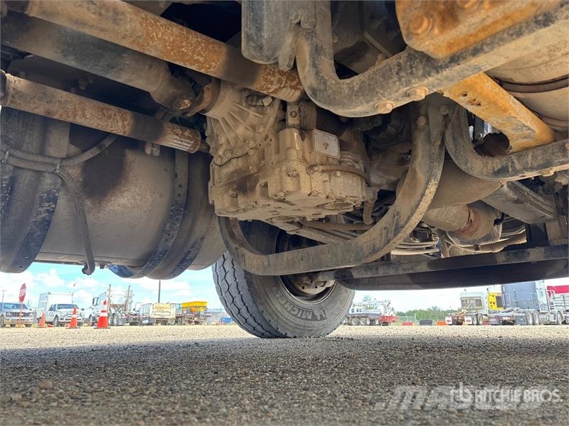 Kenworth Foremost Rival T7 on Kenworth T300 6x4 Vacuum Exc 组合/真空油槽车