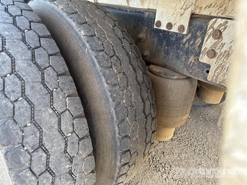 Kenworth Foremost Rival T7 on Kenworth T300 6x4 Vacuum Exc 组合/真空油槽车