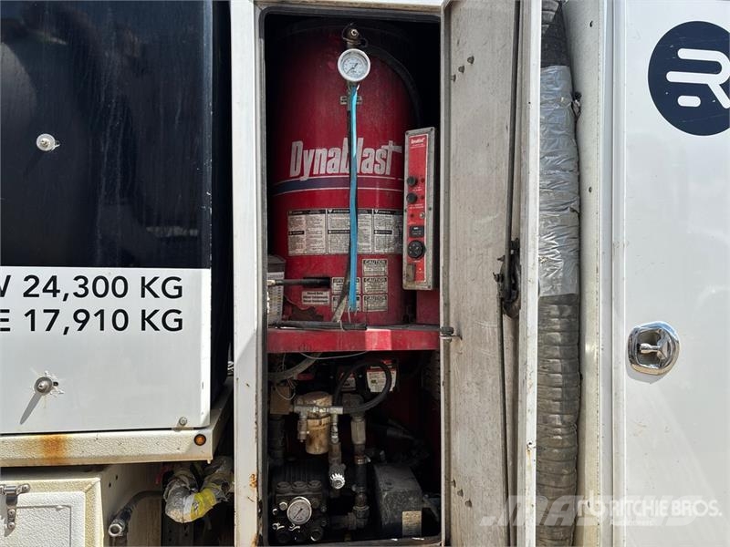 Kenworth Foremost Rival T7 on Kenworth T300 6x4 Vacuum Exc 组合/真空油槽车