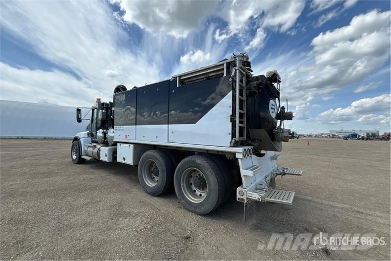Kenworth Foremost Rival T7 on Kenworth T300 6x4 Vacuum Exc 组合/真空油槽车