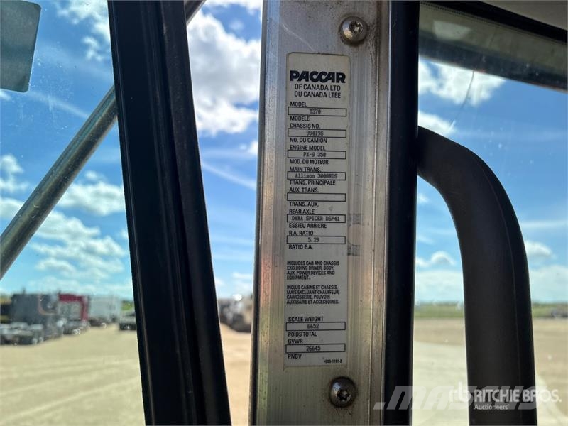 Kenworth Foremost Rival T7 on Kenworth T300 6x4 Vacuum Exc 组合/真空油槽车