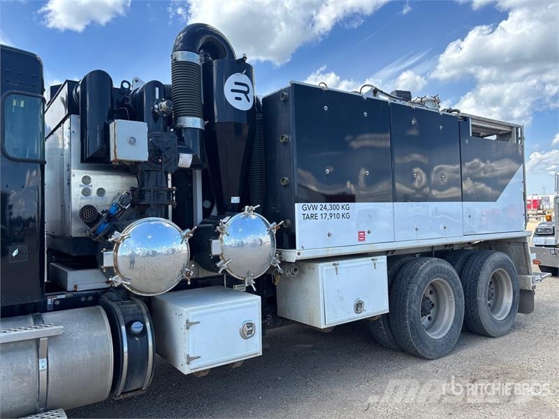 Kenworth Foremost Rival T7 on Kenworth T300 6x4 Vacuum Exc 组合/真空油槽车