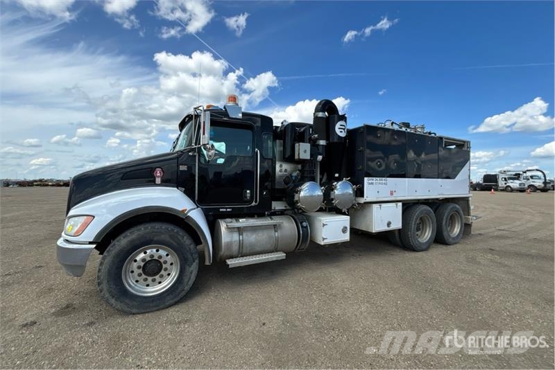 Kenworth Foremost Rival T7 on Kenworth T300 6x4 Vacuum Exc 组合/真空油槽车