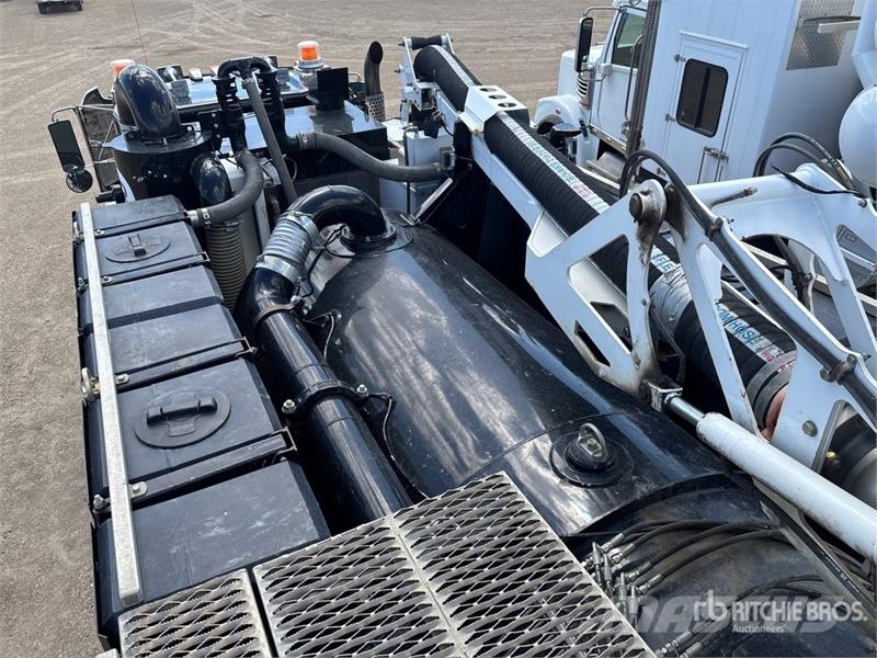 Kenworth Foremost Rival T7 on Kenworth T300 6x4 Vacuum Exc 组合/真空油槽车