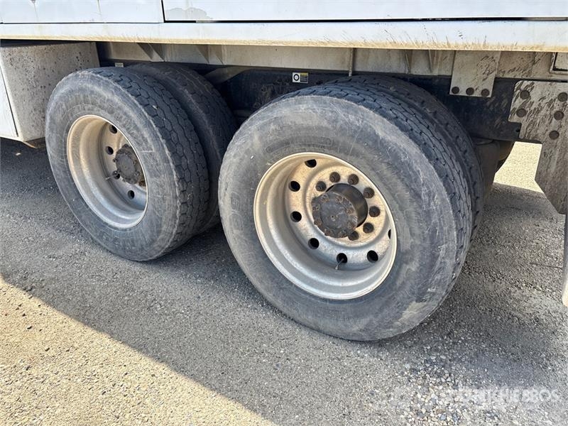 Kenworth Foremost Rival T7 on Kenworth T300 6x4 Vacuum Exc 组合/真空油槽车