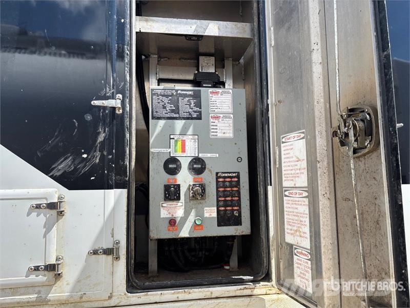 Kenworth Foremost Rival T7 on Kenworth T300 6x4 Vacuum Exc 组合/真空油槽车