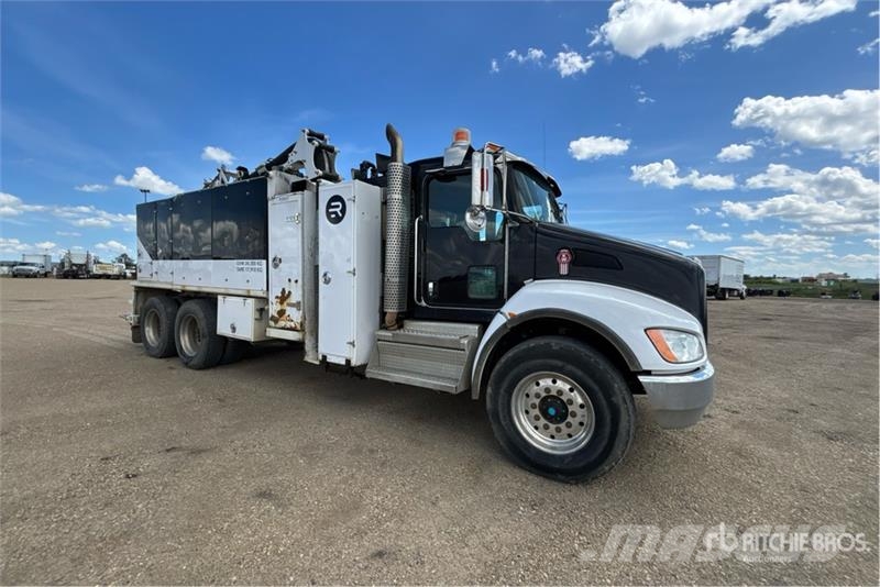 Kenworth Foremost Rival T7 on Kenworth T300 6x4 Vacuum Exc 组合/真空油槽车