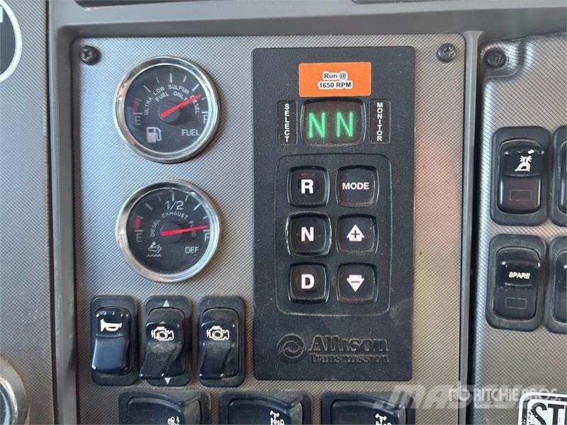 Kenworth Foremost Rival T7 on Kenworth T300 6x4 Vacuum Exc 组合/真空油槽车