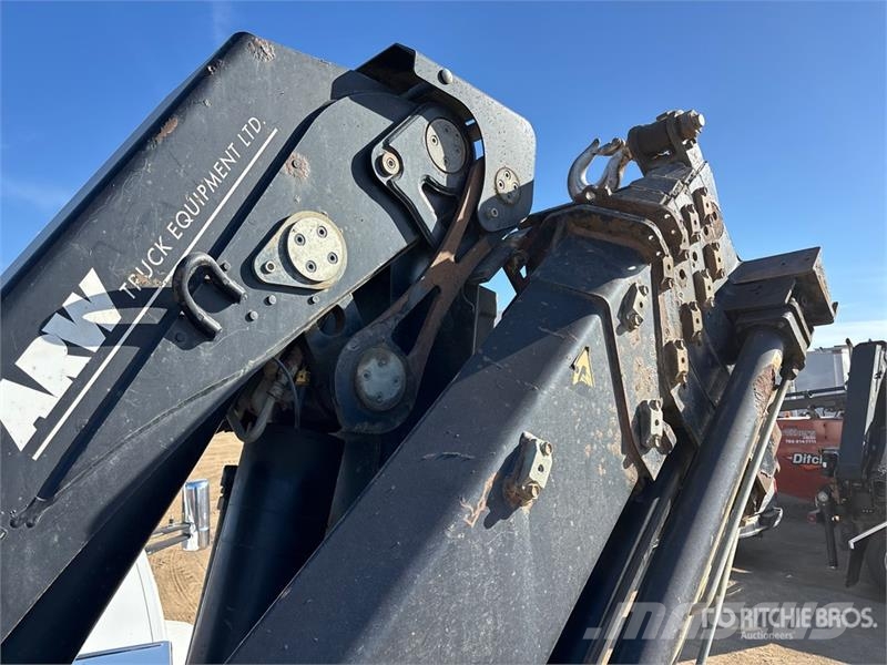 Kenworth Hiab 211 E P-5 HiDuo 6900 kg Knuckle Boom on Kenw Autogru