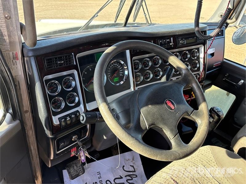 Kenworth Hiab 211 E P-5 HiDuo 6900 kg Knuckle Boom on Kenw Autogru