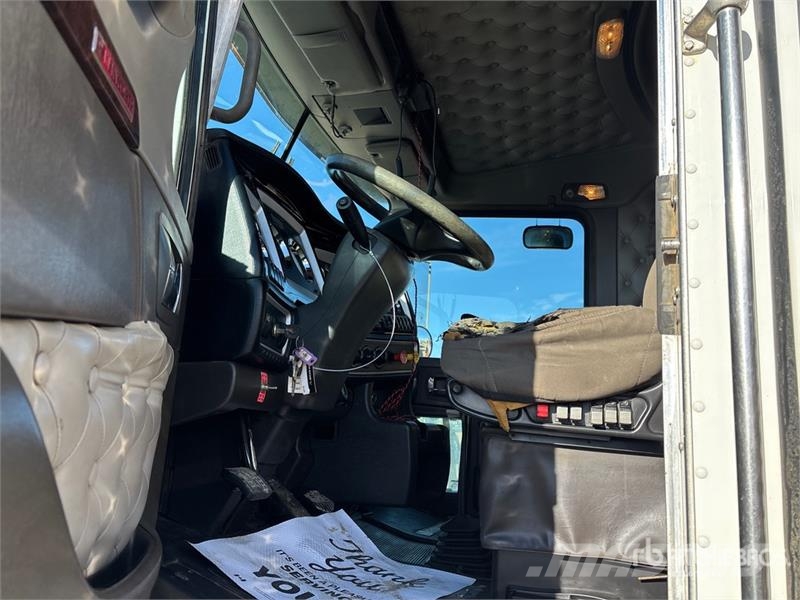 Kenworth Hiab 211 E P-5 HiDuo 6900 kg Knuckle Boom on Kenw Autogru