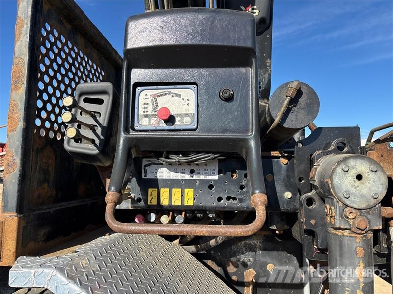 Kenworth Hiab 211 E P-5 HiDuo 6900 kg Knuckle Boom on Kenw Autogru