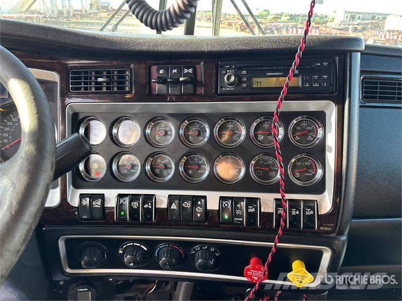 Kenworth Hiab 211 E P-5 HiDuo 6900 kg Knuckle Boom on Kenw Autogru