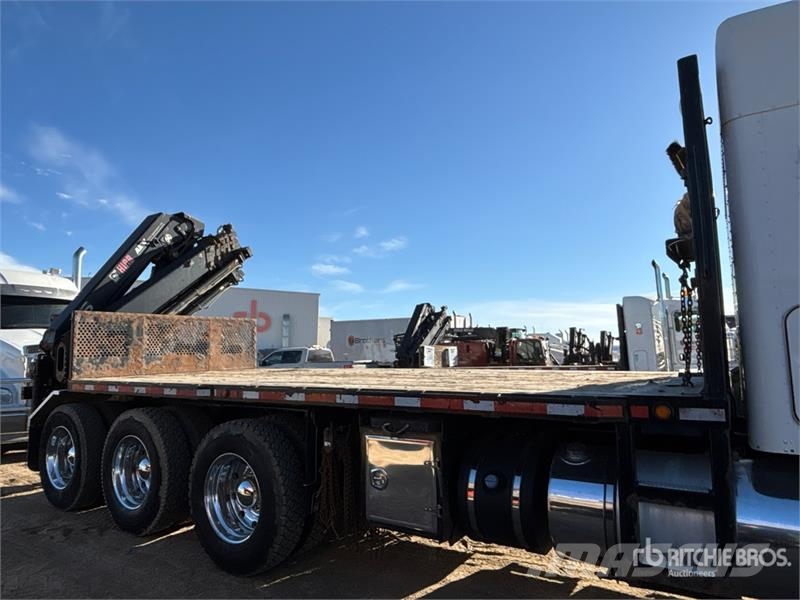 Kenworth Hiab 211 E P-5 HiDuo 6900 kg Knuckle Boom on Kenw Autogru