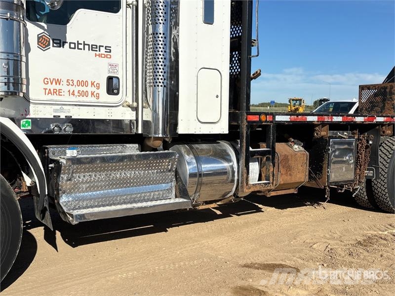 Kenworth Hiab 211 E P-5 HiDuo 6900 kg Knuckle Boom on Kenw Autogru
