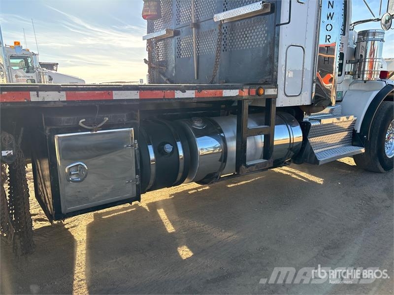 Kenworth Hiab 211 E P-5 HiDuo 6900 kg Knuckle Boom on Kenw Autogru