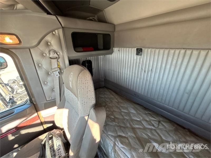 Kenworth Hiab 211 E P-5 HiDuo 6900 kg Knuckle Boom on Kenw Autogru