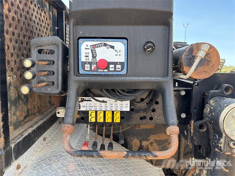 Kenworth Hiab 211EP-5 HIDUO 6900 kg Knuckle Boom on Kenwor Autogru