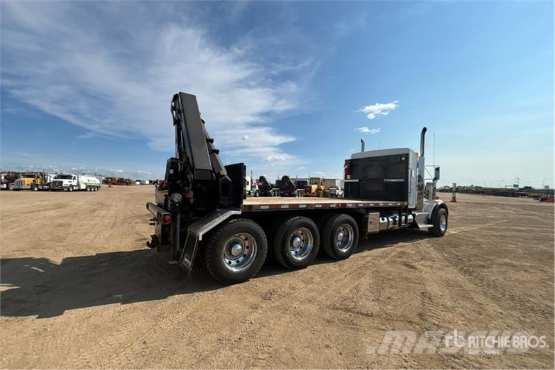 Kenworth Hiab 211EP-5 HIDUO 6900 kg Knuckle Boom on Kenwor Autogru