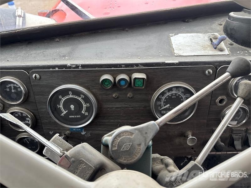 Kenworth LW900 6x4 Bed Truck Plošinové nákladné automobily/nákladné automobily so sklápacími bočnicami
