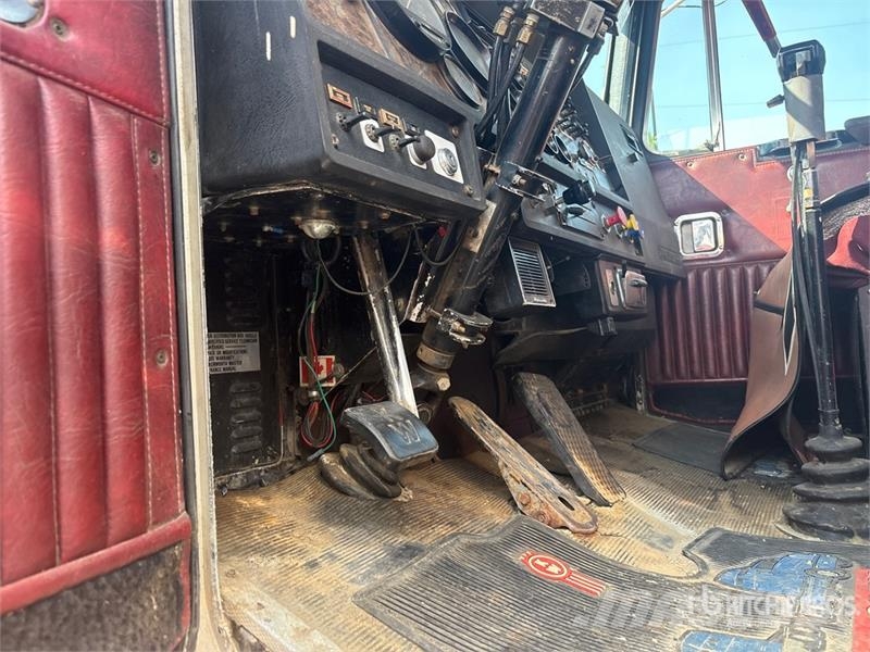 Kenworth LW900GL 6x4 285 in WB Bed Truck Flatbed / Dropside trucks
