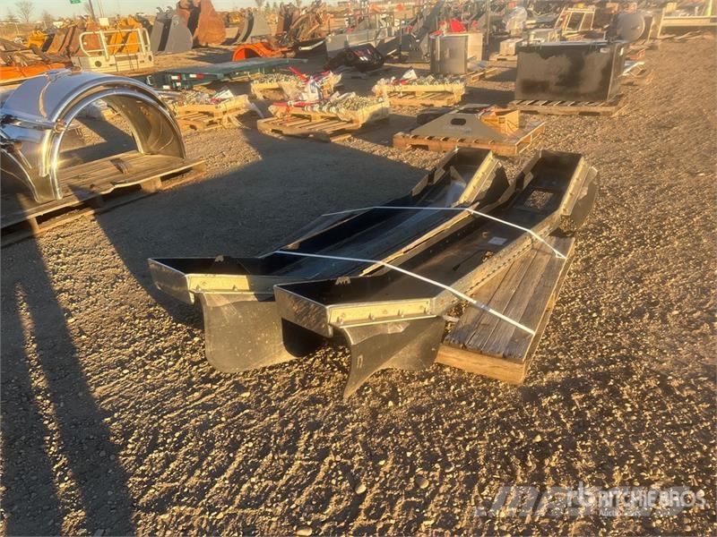 Kenworth of (2) Kenworth Stainless Bumpers Transport - Altele