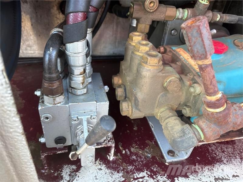 Kenworth on Kenworth T800 8x6 Combination Wash/ Vacuum Tan Saug- und Druckwagen