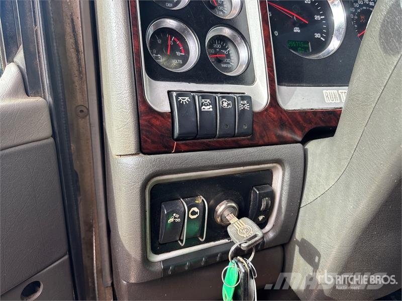 Kenworth on  Kenworth T-800 8x6 Sleeper Combination Wash/ V Paine-/imuautot