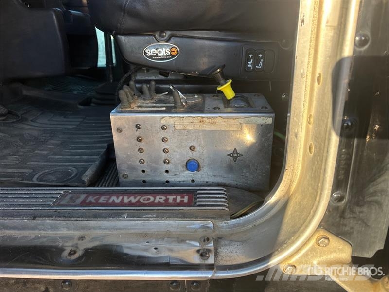 Kenworth on Kenworth T800 8x6 Combination Wash/ Vacuum Tan Saug- und Druckwagen