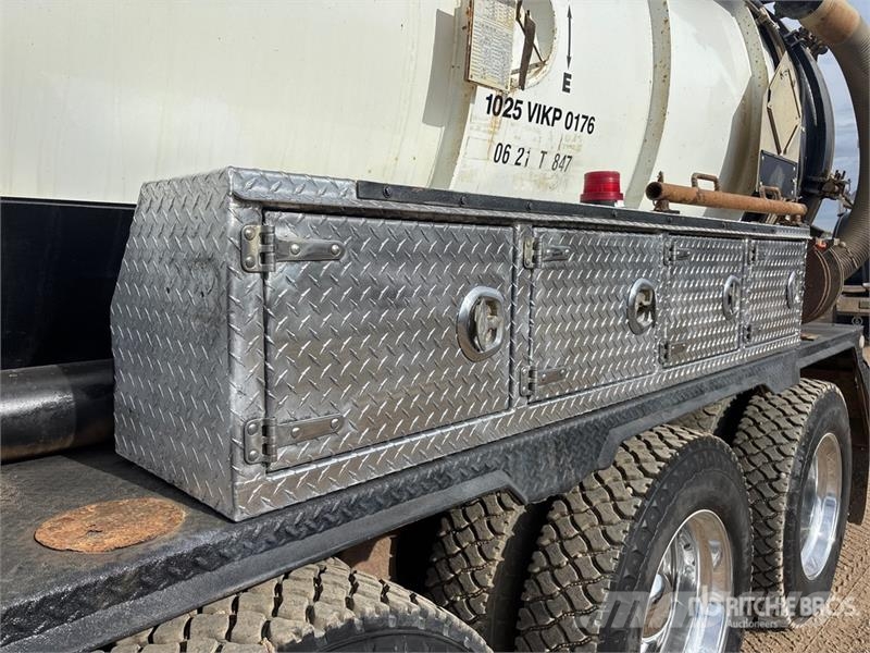 Kenworth on  Kenworth T-800 8x6 Sleeper Combination Wash/ V Paine-/imuautot