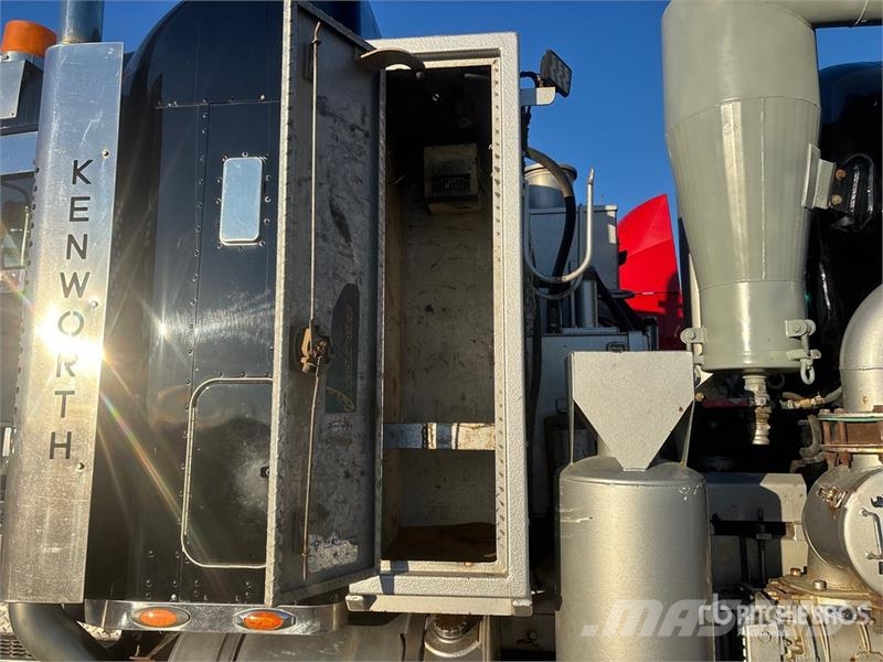 Kenworth on Kenworth T800 8x6 Combination Wash/ Vacuum Tan Saug- und Druckwagen